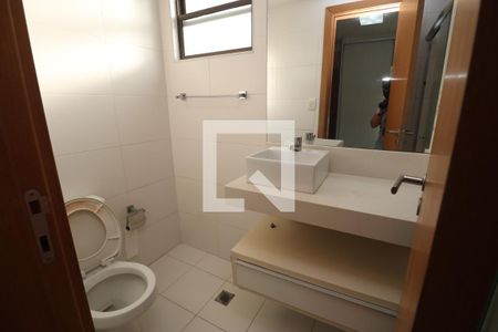 Banheiro da Suíte 1 de apartamento para alugar com 2 quartos, 74m² em Pituba, Salvador