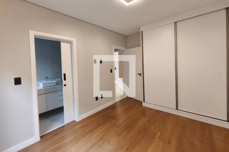 Suíte de casa de condomínio à venda com 3 quartos, 210m² em Swiss Park, Campinas