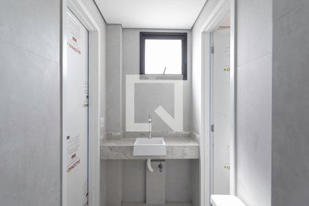 Banheiro social e da semi suíte  de apartamento à venda com 2 quartos, 117m² em Santo Antônio, Belo Horizonte