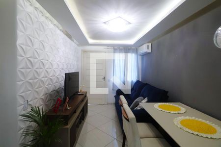 Sala de casa de condomínio para alugar com 2 quartos, 59m² em Fátima, Canoas