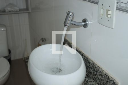 Lavabo de casa de condomínio para alugar com 4 quartos, 110m² em Jardim Passargada I, Cotia