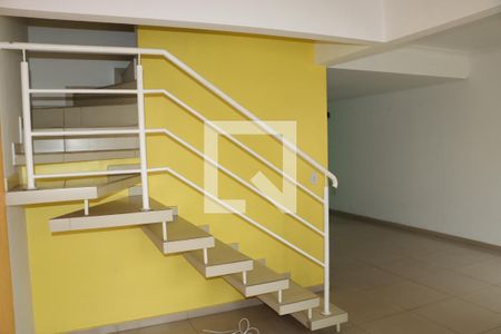 Sala de casa de condomínio para alugar com 4 quartos, 110m² em Jardim Passargada I, Cotia