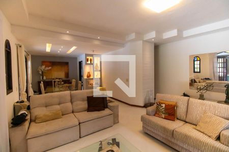 Sala de casa à venda com 5 quartos, 400m² em Itaipu, Niterói