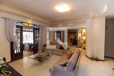 Sala de casa à venda com 5 quartos, 400m² em Itaipu, Niterói