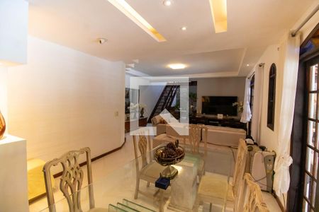 Sala de casa à venda com 5 quartos, 400m² em Itaipu, Niterói