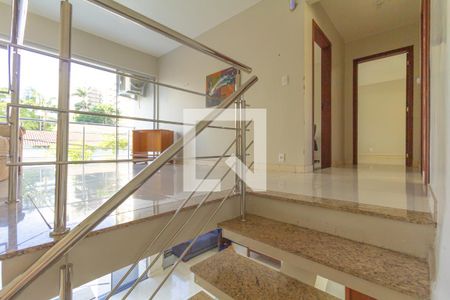 Escada/Corredor de casa à venda com 3 quartos, 250m² em Centro, Canoas