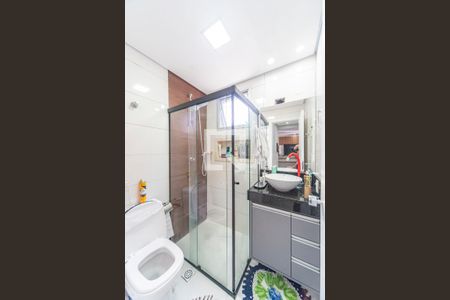 Banheiro  de apartamento à venda com 2 quartos, 55m² em Vila Lutécia, Santo André