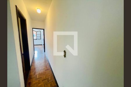 Corredor interno de casa à venda com 4 quartos, 150m² em Jardim Aida, Guarulhos