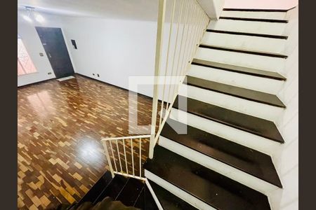 Sala Escada acesso quartos  de casa à venda com 4 quartos, 150m² em Jardim Aida, Guarulhos