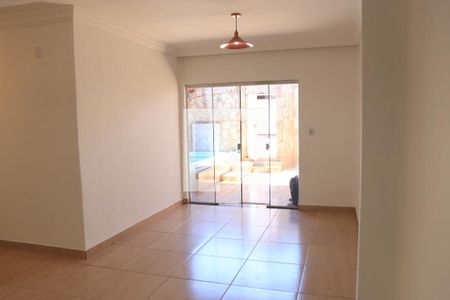 Sala de casa para alugar com 6 quartos, 200m² em Feliz, Goiânia