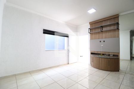 Casa para alugar com 5 quartos, 186m² em Segismundo Pereira, Uberlândia