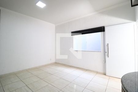 Casa para alugar com 5 quartos, 186m² em Segismundo Pereira, Uberlândia