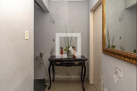 Corredor de casa para alugar com 2 quartos, 180m² em Vila Santo Estefano, São Paulo