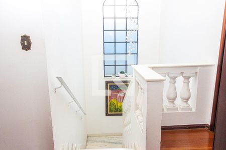Escada de casa à venda com 4 quartos, 300m² em Jardim Santa Helena, São Paulo