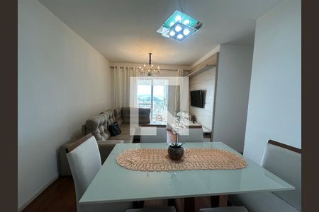 Sala de apartamento à venda com 3 quartos, 85m² em Jardim Tupanci, Barueri