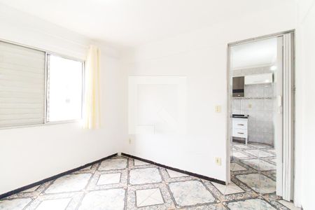 Quarto 2 de apartamento para alugar com 2 quartos, 44m² em Jardim Redil, São Paulo