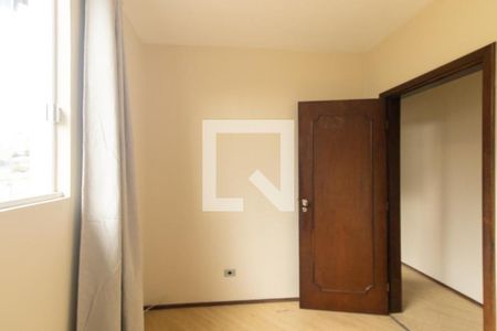Quarto 1 de apartamento para alugar com 3 quartos, 61m² em Vila Izabel, Curitiba