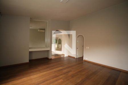 Casa para alugar com 3 quartos, 300m² em Jardim Leonor, São Paulo