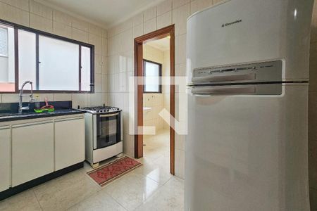 Cozinha de apartamento para alugar com 3 quartos, 100m² em Parque Enseada, Guarujá