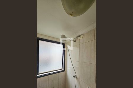 Banheiro de Serviço de apartamento para alugar com 3 quartos, 100m² em Parque Enseada, Guarujá