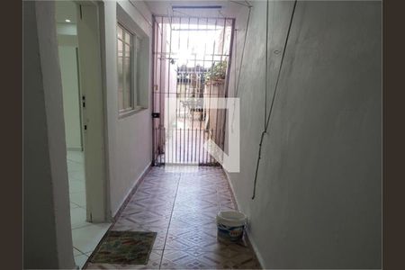 Casa à venda com 3 quartos, 205m² em Vila Santo Estefano, São Paulo