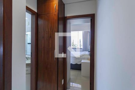 Corredor de apartamento à venda com 2 quartos, 140m² em Castelo, Belo Horizonte