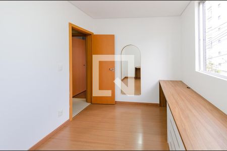 Quarto de apartamento para alugar com 2 quartos, 95m² em Barroca, Belo Horizonte