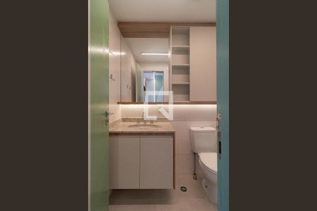 Banheiro de kitnet/studio para alugar com 1 quarto, 28m² em Perdizes, São Paulo