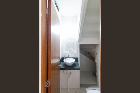 Lavabo de casa de condomínio para alugar com 2 quartos, 75m² em Guaratiba, Rio de Janeiro