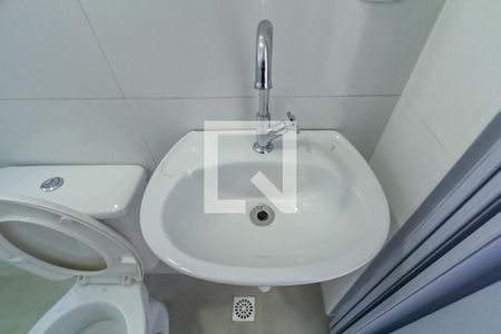 Banheiro de kitnet/studio para alugar com 1 quarto, 29m² em Vila Dayse, São Bernardo do Campo