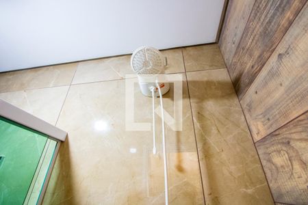 Banheiro social de apartamento à venda com 2 quartos, 72m² em Jardim Stella, Santo André
