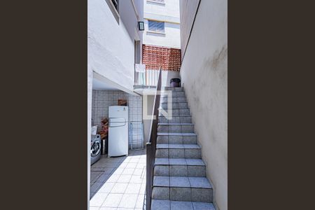 Escada de casa à venda com 5 quartos, 150m² em Vila Mangalot, São Paulo