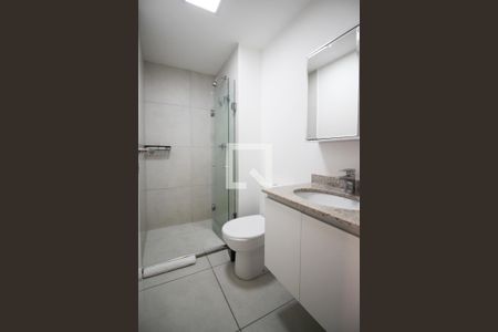 Banheiro de apartamento à venda com 2 quartos, 26m² em Indianópolis, São Paulo