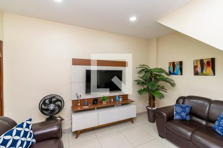 Sala de casa à venda com 2 quartos, 120m² em Olaria, Rio de Janeiro