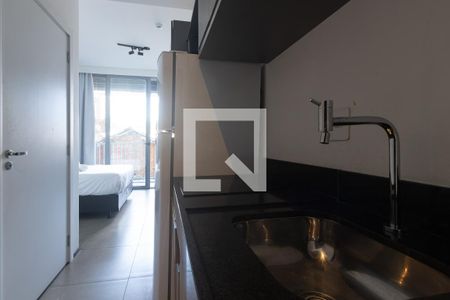 Cozinha de kitnet/studio para alugar com 1 quarto, 21m² em Indianópolis, São Paulo