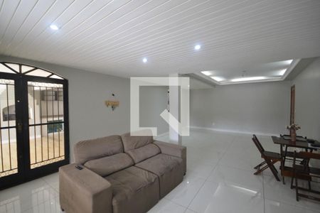 Sala de casa para alugar com 3 quartos, 600m² em Luz, Nova Iguaçu