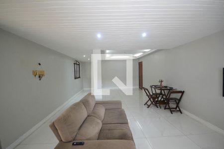 Sala de casa para alugar com 3 quartos, 600m² em Luz, Nova Iguaçu