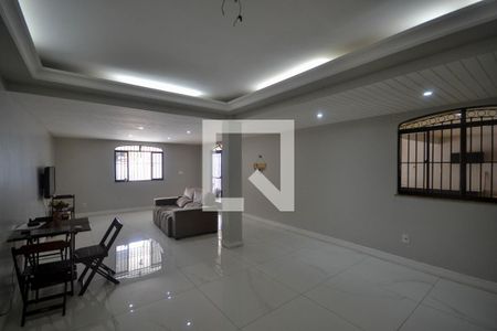 Sala de casa para alugar com 3 quartos, 600m² em Luz, Nova Iguaçu