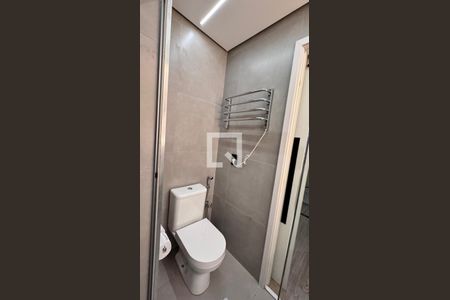 Banheiro de kitnet/studio à venda com 1 quarto, 57m² em Alphaville Industrial, Barueri