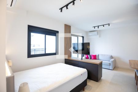 Quarto/Sala de kitnet/studio para alugar com 1 quarto, 43m² em Centro, Campinas