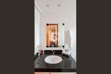 Banheiro da Suíte de apartamento à venda com 3 quartos, 82m² em Sagrada Família, Belo Horizonte