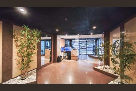 Fachada e portaria de apartamento à venda com 2 quartos, 66m² em Tijuca, Rio de Janeiro