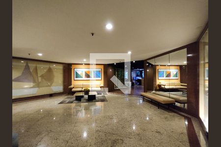 Fachada e portaria de apartamento à venda com 2 quartos, 66m² em Tijuca, Rio de Janeiro