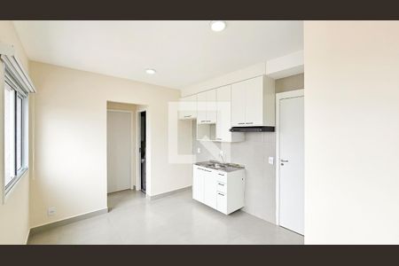 Sala e cozinha de apartamento para alugar com 2 quartos, 35m² em Vila Sul Americana, Barueri
