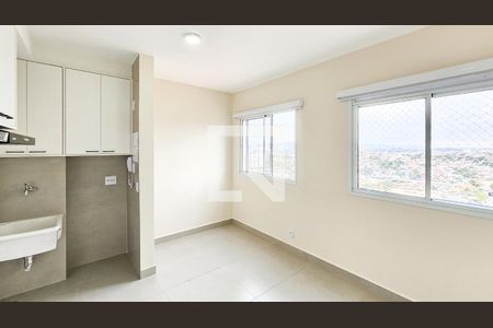 Sala e cozinha de apartamento para alugar com 2 quartos, 35m² em Vila Sul Americana, Barueri