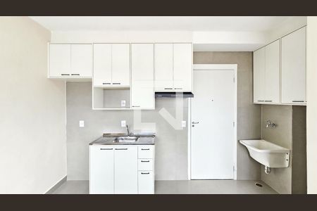 Sala e cozinha de apartamento para alugar com 2 quartos, 35m² em Vila Sul Americana, Barueri