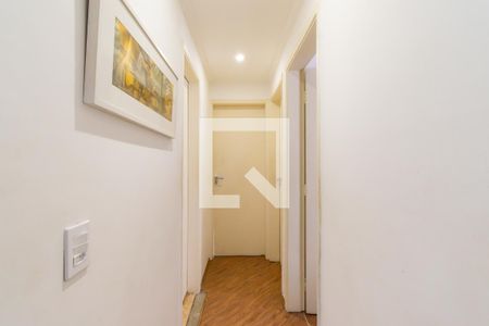 Corredor de apartamento à venda com 3 quartos, 72m² em Vila Bancaria, São Paulo