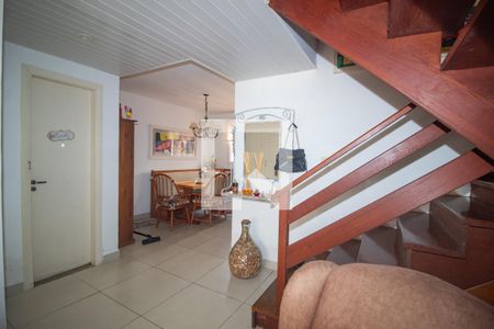 corredor de casa de condomínio à venda com 3 quartos, 180m² em Guarujá, Porto Alegre