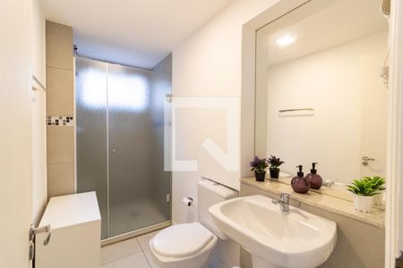 Banheiro Social de kitnet/studio para alugar com 1 quarto, 30m² em Centro Histórico, Porto Alegre