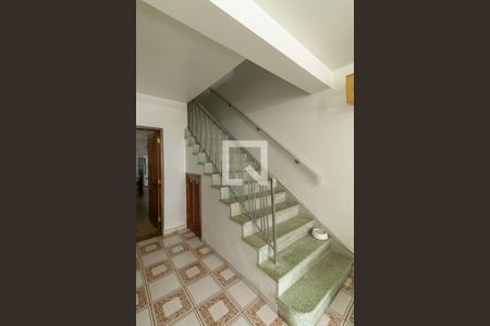 Escada de casa para alugar com 4 quartos, 170m² em Vila Lais, São Paulo